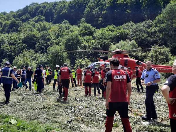 Exerciţiu de salvare la Teliu: Schelă ruptă, muncitori blocaţi în tunel