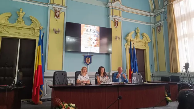 Spectacol de excepţie în Piaţa Sfatului: 120 de artişti pe scenă

