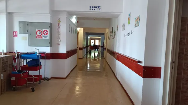 Soluţia „închidem” şi amenda „4 lămâi”