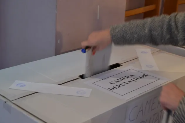 PSD şi PNL, în scădere în sondaje