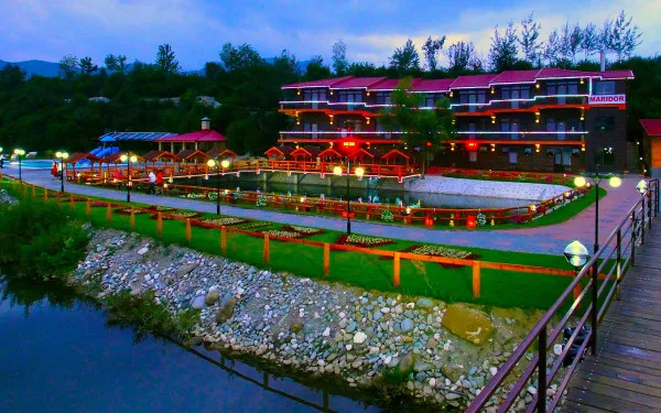 Bucătăria şi piscina unui hotel din zona Bran, închise temporar de comisarii Protecţiei Consumatorilor 