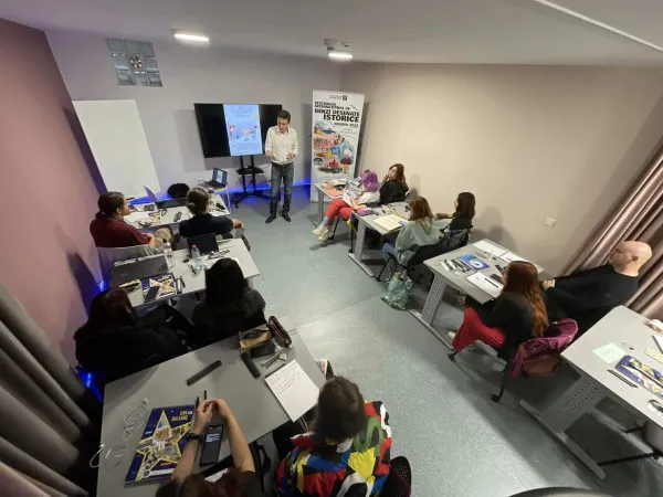 Se specializează la Braşov în banda desenată istorică. Tematica 2023: istoria lui „Ce-ar fi fost dacă?”