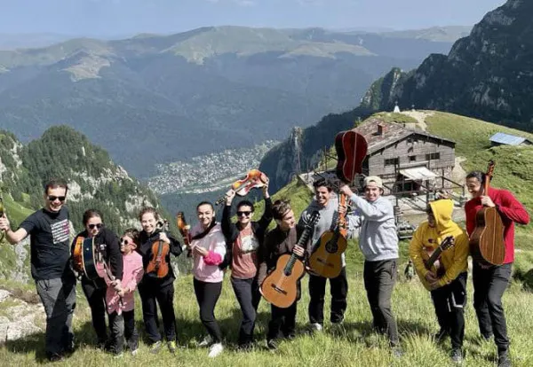 Cabana Caraiman, cumpărată de celebrul violonist Alexandru Tomescu, a fost redeschisă