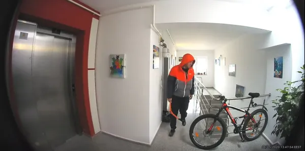Hoţ recunoscut „din poză”, de un poliţist în timpul liber