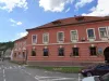Ce hârtii mai plimbă angajaţii din Guvern: Tribunalul Braşov a avut nevoie de un HG pentru a demola o magazie de 409 lei