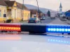 A scăpat de furia soţului doar cu ajutorul poliţiştilor, care l-au scos pe agresor din casă