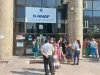 În aşteptarea reacţiei dorite, finanţiştii braşoveni au mai întrerupt lucrul o zi