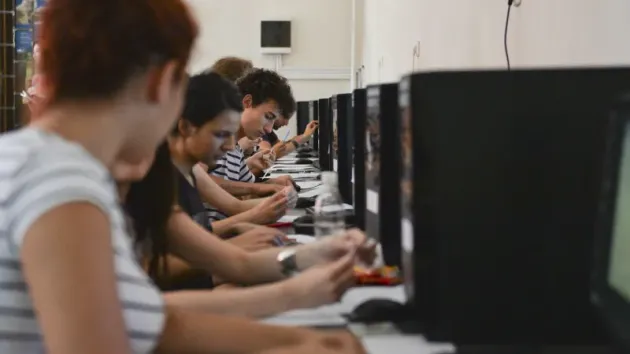 Evaluare a competenţelor digitale pentru profesorii care vor da titularizarea din 2028