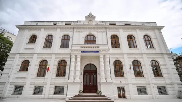 Studii la Chişinău şi Roma