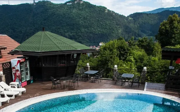 O opţiune uşor mai ieftină: 85 lei/zi, la piscină, pe Drumul Poienii 