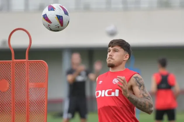 Andrei Raţiu este jucătorul lui Rayo
