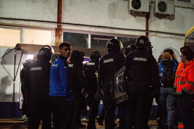 Pe stadion, cu spray lacrimogen