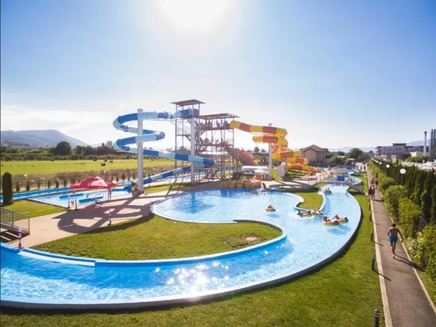 La alţii 5 lei, la noi 95: Braşovul are cel mai scump ştrand din ţară