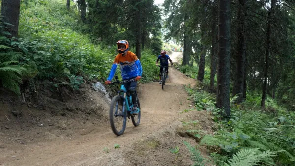 Primăria negociază cu Comprest pentru lucrările de întreţinere a traseelor de mountain bike din Poiana Braşov