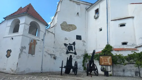 1 zi cu 100 de oameni la Cetăţuia Braşovului