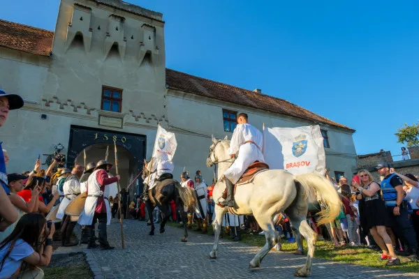 Deschiderea Cetăţuii, o „fentă de imagine”?