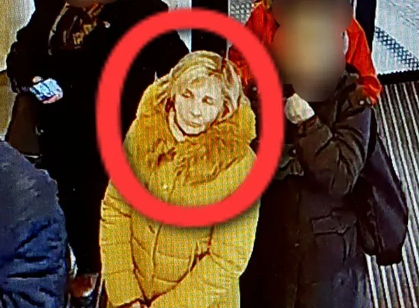 Sunaţi la 112 dacă o cunoaşteţi: a furat banii unei bătrâne
