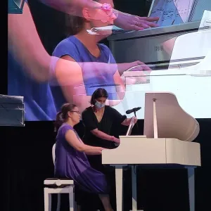 12 bisuri contemporane, prezentate în premieră de pianista Adriana Toacsen, în turneul naţional ce începe din Braşov 