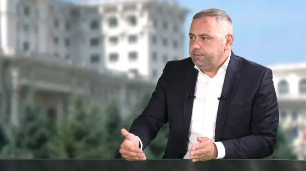Cui n-are pâine, dăm şi cozonac…