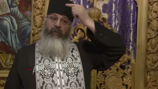 Avem o naivă acasă, pe post de servitoare, şi şapte pe teren