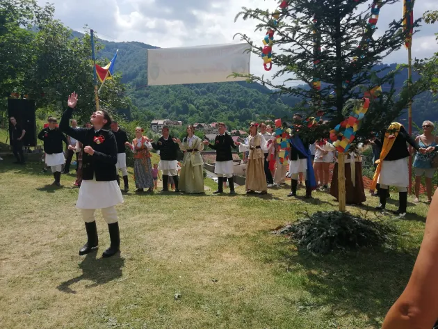 Junii Braşovului ar putea avea un bal de Ziua Naţională