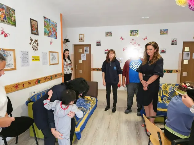S-a întors să vadă dacă e bine