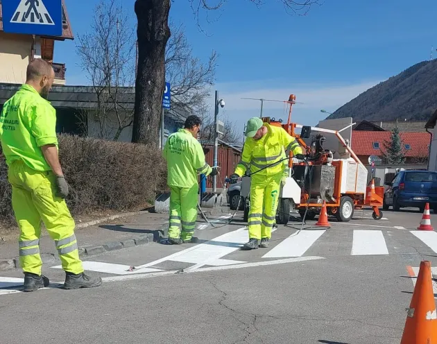 Deszăpezirea, repararea şi marcarea drumurilor judeţene din zona Braşov, peste 17 milioane de lei