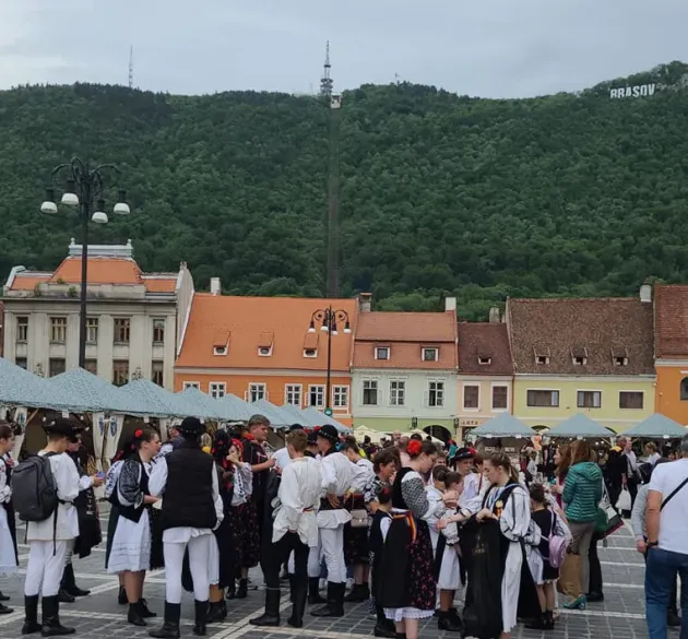 Retrăieşte atmosfera Braşovului de altădată,  în Piaţa Sfatului