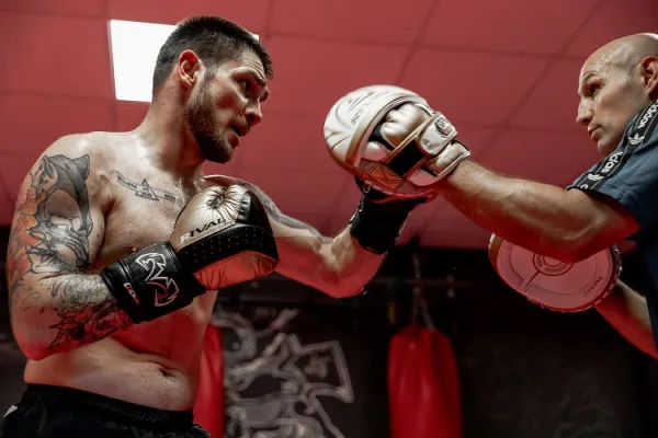 Breaking News: Celebrul pugilist Jevgenijs „Hurricane” Aleksejevs se alătură echipei MightyTips!