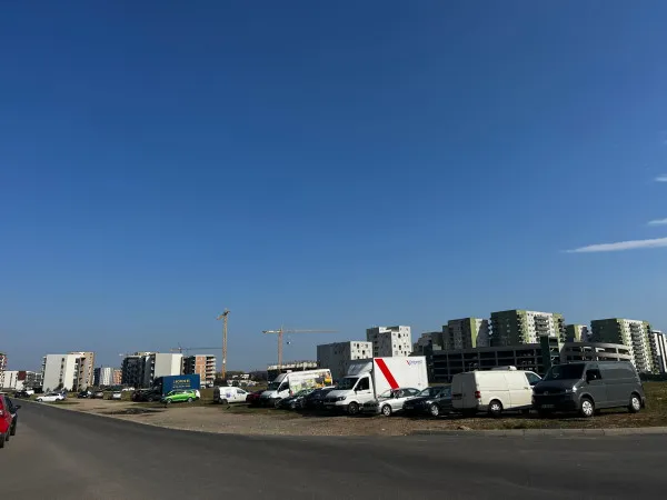 PSD cere Primăriei să rezolve problema parcărilor. În Braşov, pentru 1 din 2 maşini nu există un loc de parcare