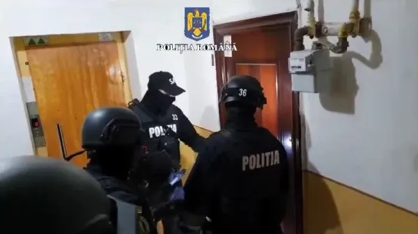 Cămătari cu 150.000 de lei sub saltea. Acţionau în Braşov, Bucureşti, Argeş, Prahova, Ilfov, vindeau şi femei ca „marfă”