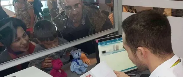 Ori părinţi, ori adult fără cazier