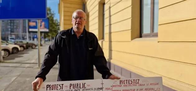 Operat la privat, reoperat la stat. Acum îşi cere dreptatea în stradă