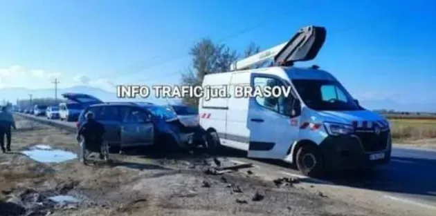 Accident la Hanul din Ardeal: Trei maşini, trei răniţi
