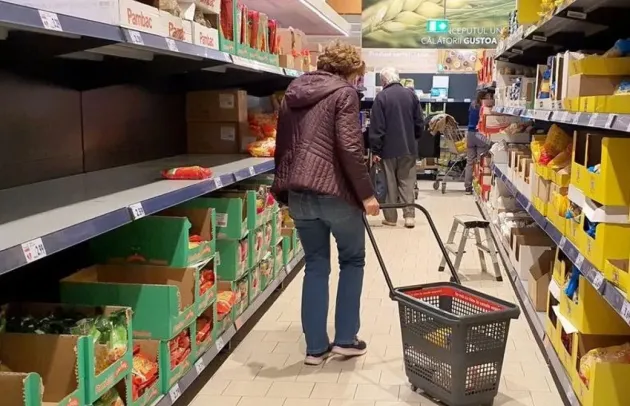 De la 14, la 21 de alimente cu adaos comercial plafonat