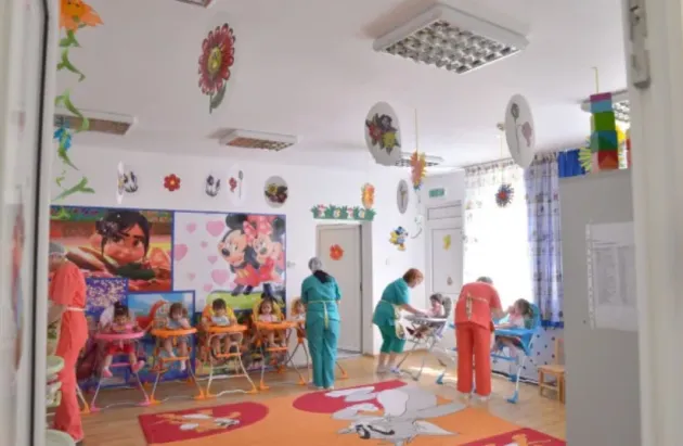 Părinţii îşi pot duce copii la creşele din Braşov şi în vacanţa din această săptămână