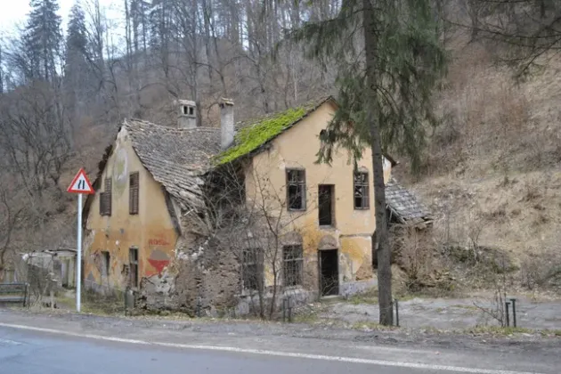 Al cui e hanul pentru care se luptă primarul