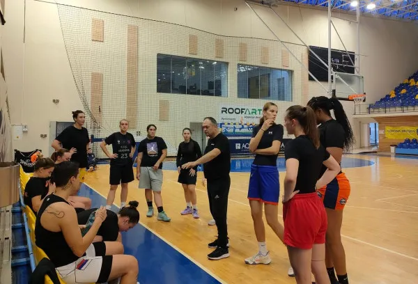 Olimpia CSU şi Corona joacă acasă