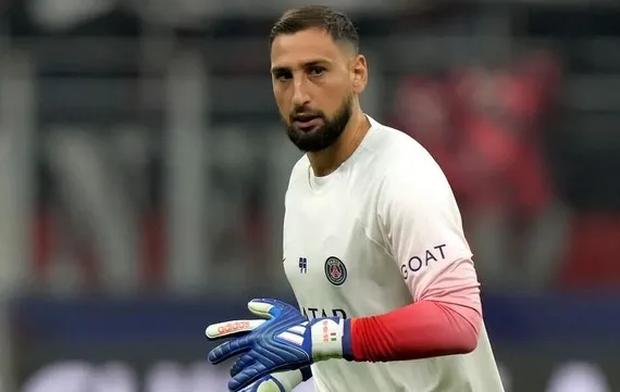 Donnarumma, ironizat la maxim de foştii săi fani