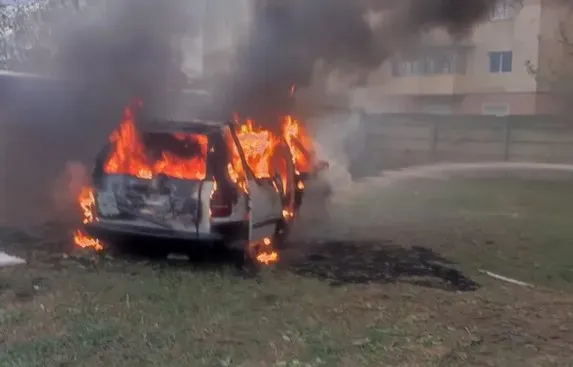 A furat maşina şi i-a dat foc!