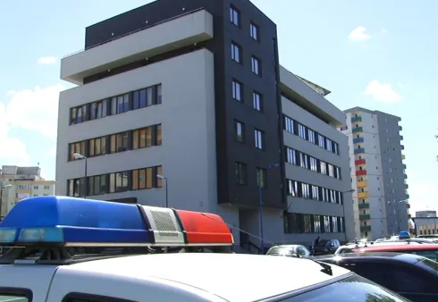44 de oameni cu bani, jefuiţi din vorbe