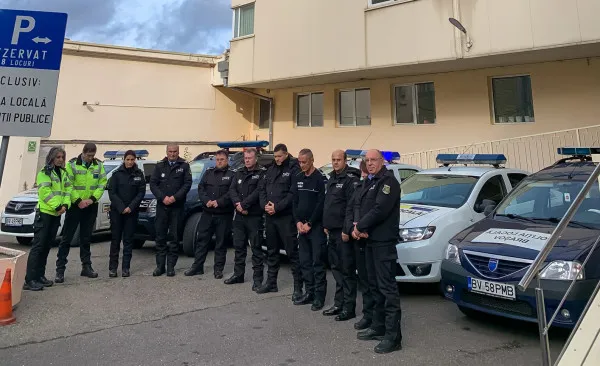 Cu capul plecat, pentru colegul decedat  