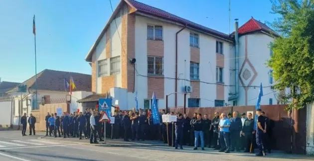 Decât codaş la oraş, mai bine la penitenciar fruntaş! Statutat prin Legea Educaţiei: nu contează să fii bun, important e… să nu te amesteci cu deştepţii