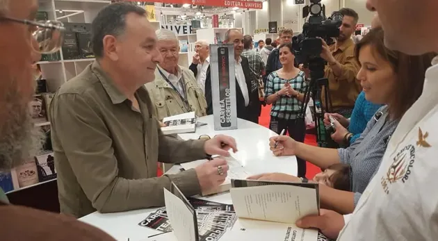 Un făgărăşean „de Hollywood”: „Sleeping Dogs” cu Russell Crowe, în cinematografele din 29 de ţări, pe 21 martie 2024