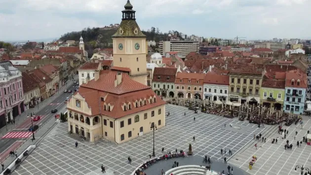 O despărţire cu public, poliţie şi jandarmi