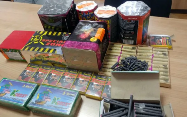 11 percheziții în județ, 1.210 kilograme de artificii și petarde confiscate din case și mașini