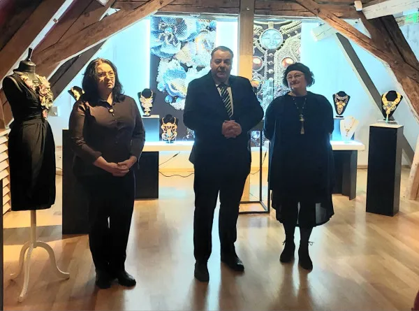 Mărgelitul, dus la nivel de artă, în cea mai nouă expoziţie de la Muzeul Civilizaţiei Urbane