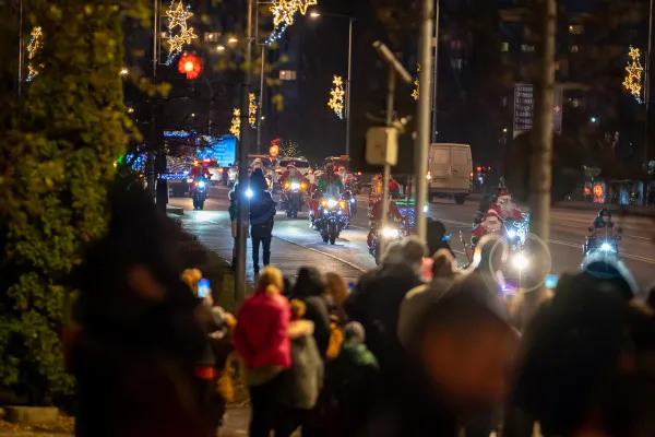 Zeci de „moşi”, pe motocicletă