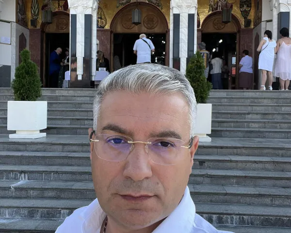 Pătraşcu îi solicită primarului Braşovului să cumpere terenuri pentru parcări în cartierele noi ale Braşovului