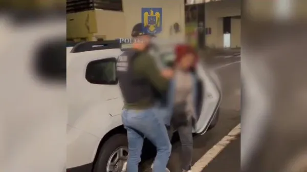Prostit cu sex. Umbla cu 76.000 de euro la el, făcut din vorbe de două femei